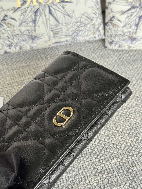 ディオール財布背面デザイン